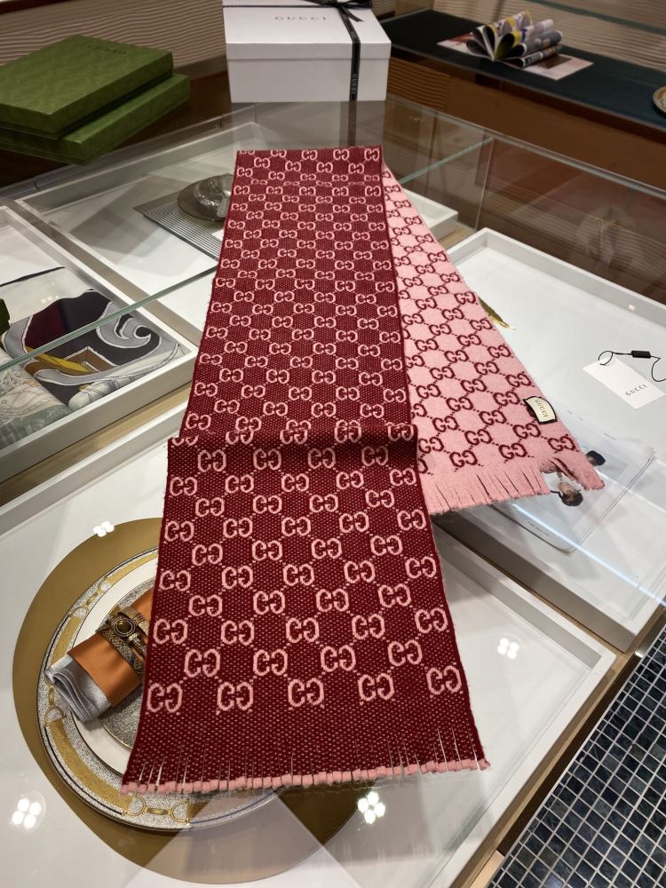 Gucci scarf