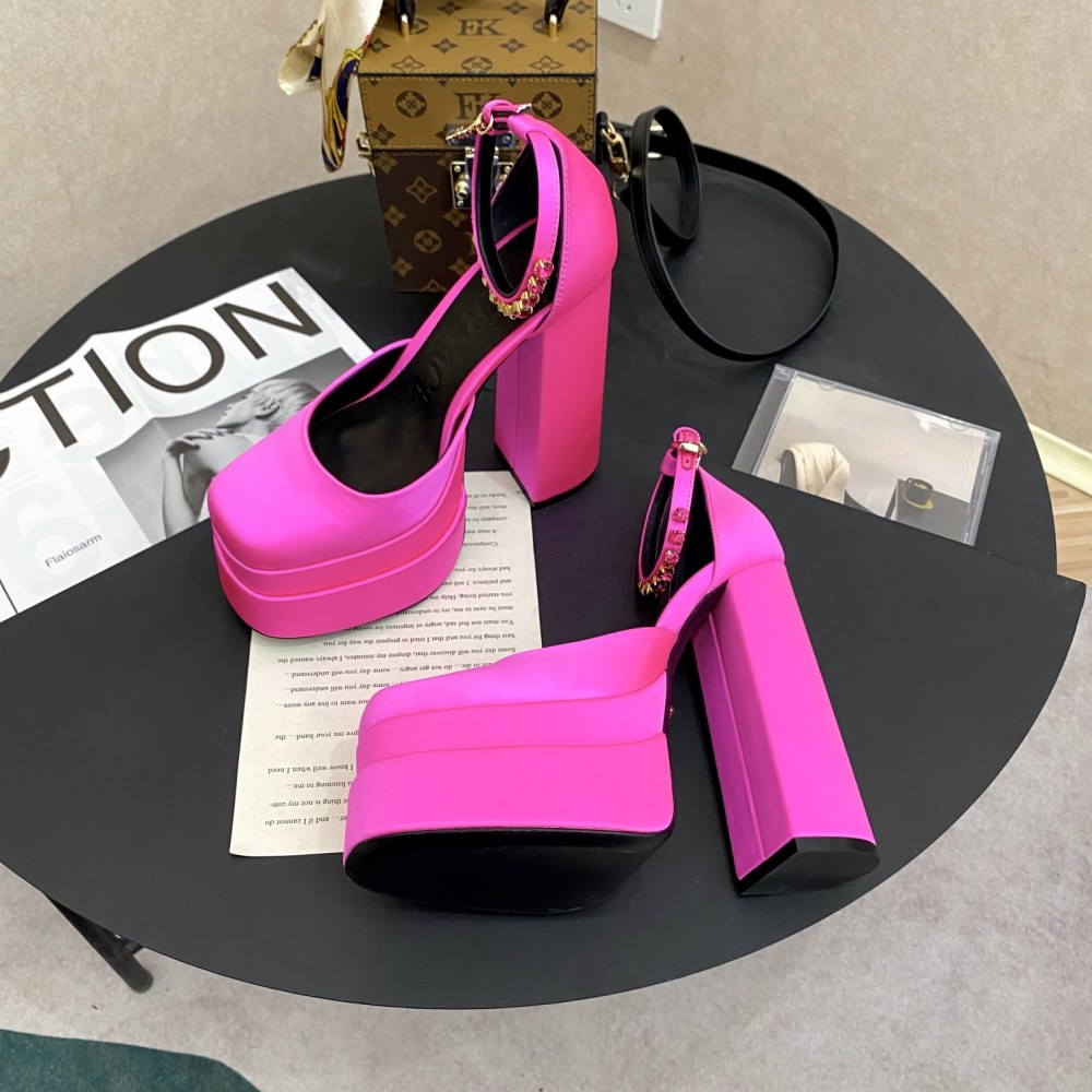 Versace sandals 15.5cm satin Medusa Aevitas pumps from  the #𝙑𝙚𝙧𝙨𝙖𝙘𝙚 𝟐𝟐𝙨𝙨