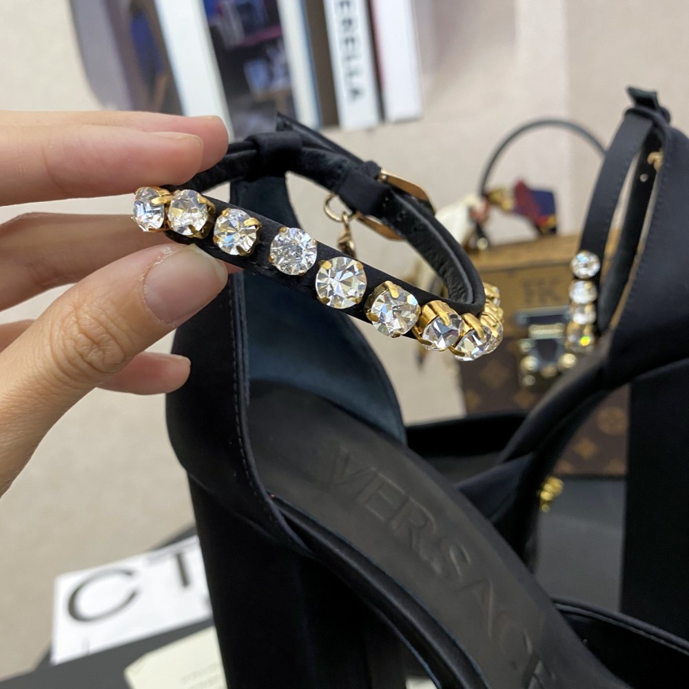 Versace sandals 15.5cm satin Medusa Aevitas pumps from  the #𝙑𝙚𝙧𝙨𝙖𝙘𝙚 𝟐𝟐𝙨𝙨