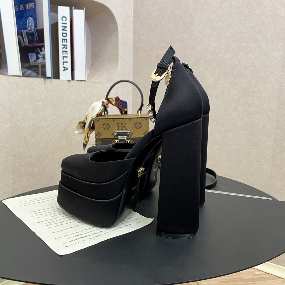 Versace sandals 15.5cm satin Medusa Aevitas pumps from  the #𝙑𝙚𝙧𝙨𝙖𝙘𝙚 𝟐𝟐𝙨𝙨
