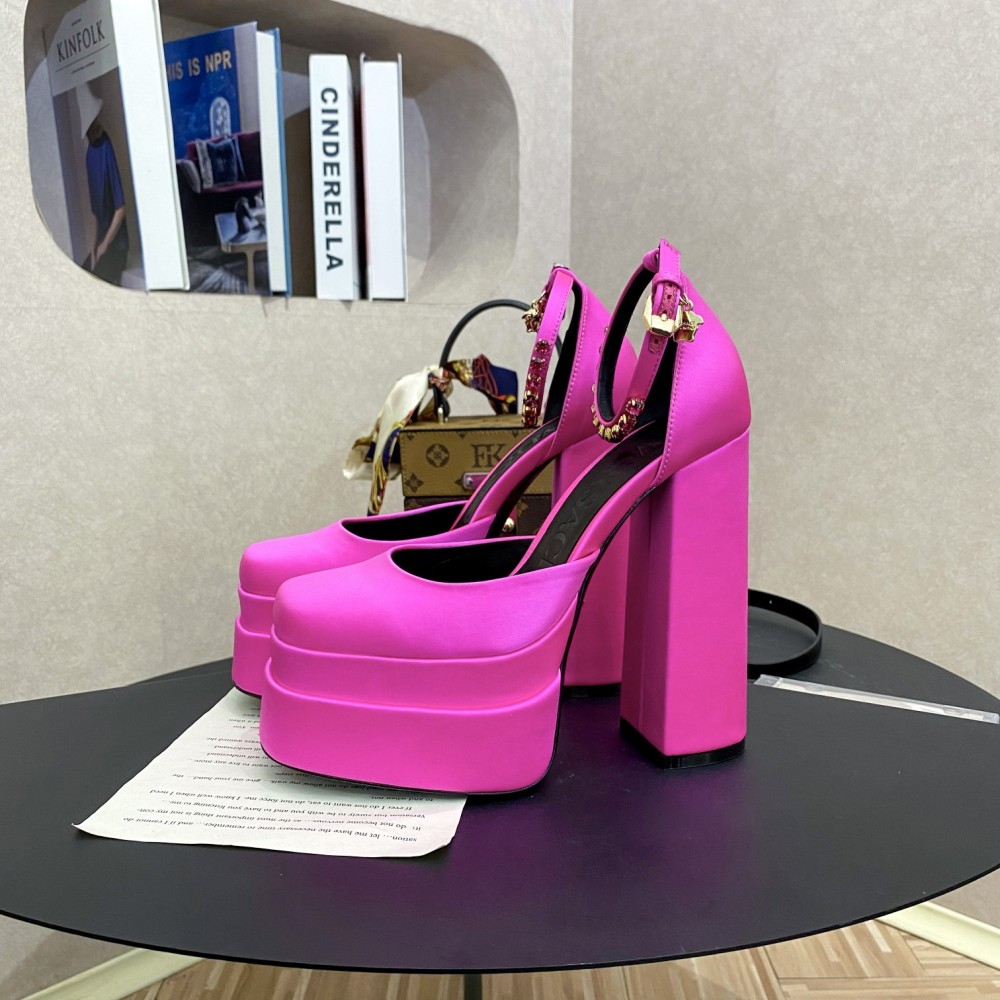 Versace sandals 15.5cm satin Medusa Aevitas pumps from  the #𝙑𝙚𝙧𝙨𝙖𝙘𝙚 𝟐𝟐𝙨𝙨