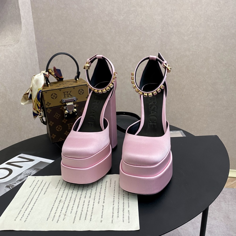 Versace sandals 15.5cm satin Medusa Aevitas pumps from  the #𝙑𝙚𝙧𝙨𝙖𝙘𝙚 𝟐𝟐𝙨𝙨