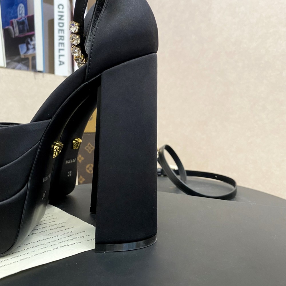 Versace sandals 15.5cm satin Medusa Aevitas pumps from  the #𝙑𝙚𝙧𝙨𝙖𝙘𝙚 𝟐𝟐𝙨𝙨