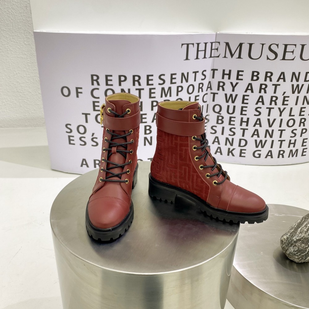 Balmain 𝟐𝟎𝟐2 𝙁𝙒 Martin boots