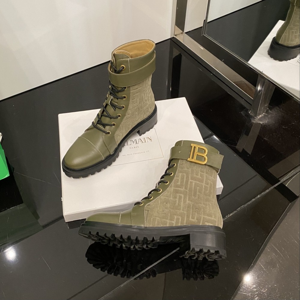 Balmain 𝟐𝟎𝟐2 𝙁𝙒 Martin boots