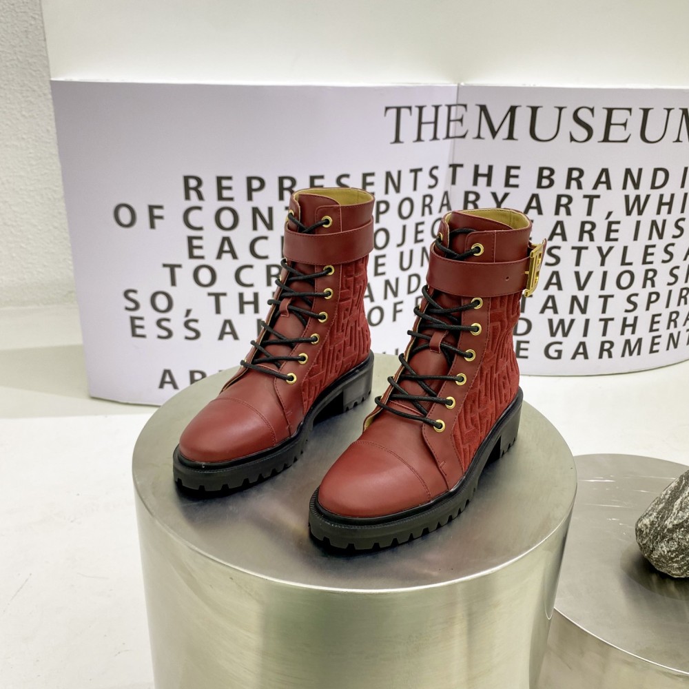 Balmain 𝟐𝟎𝟐2 𝙁𝙒 Martin boots