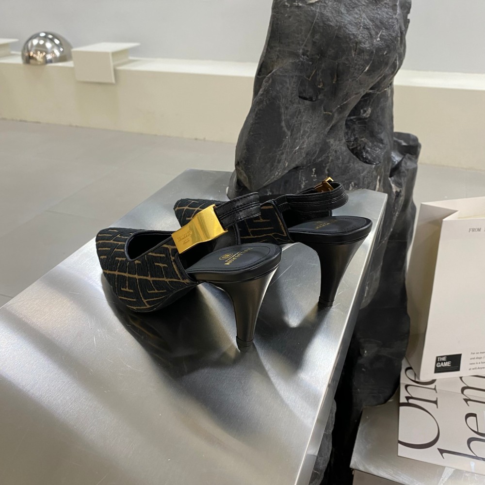 Balmain 𝟐𝟎𝟐2 𝙁𝙒 Sandals