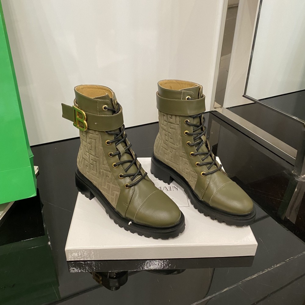 Balmain 𝟐𝟎𝟐2 𝙁𝙒 Martin boots