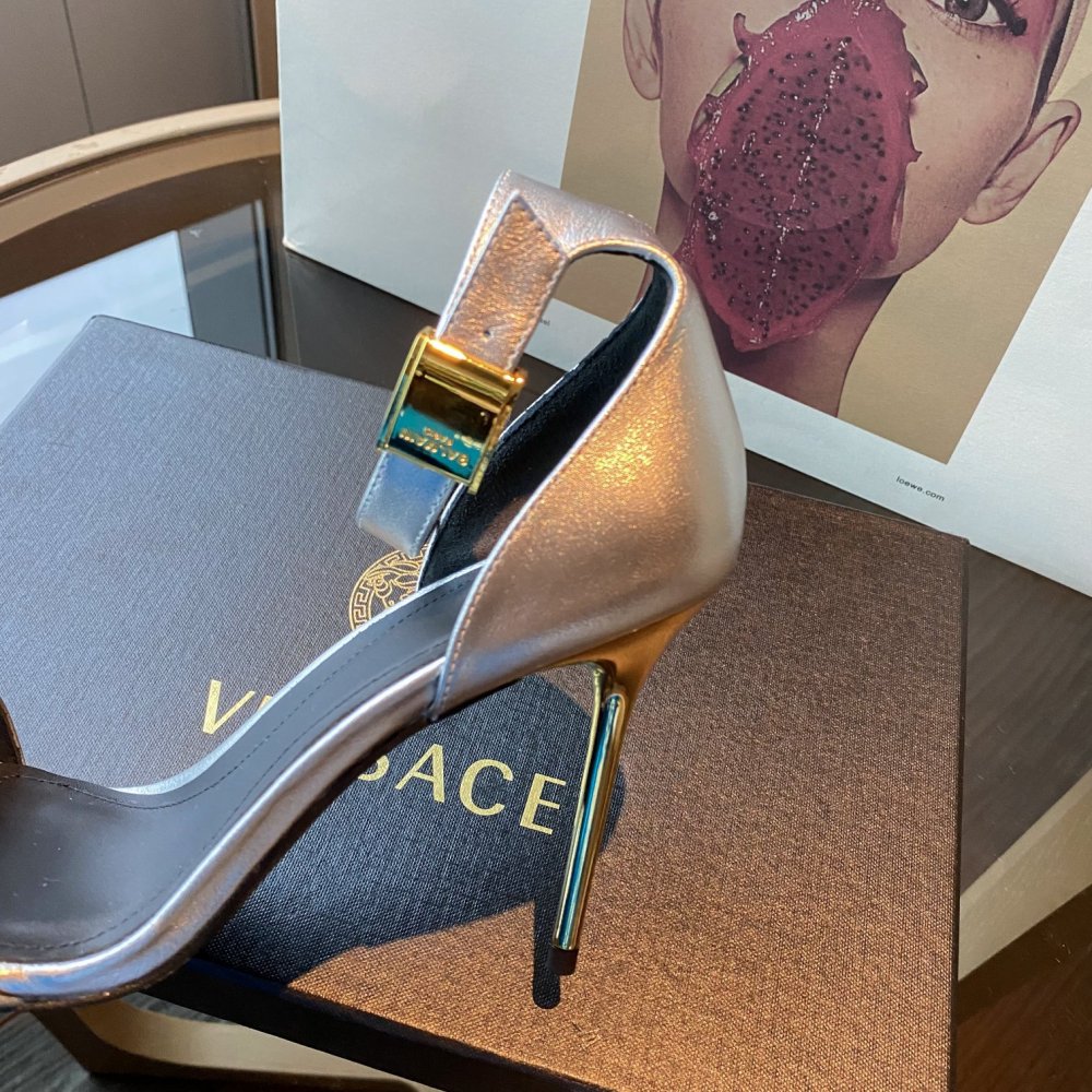Balmain 𝟐𝟎𝟐2 𝙁𝙒 Sandals