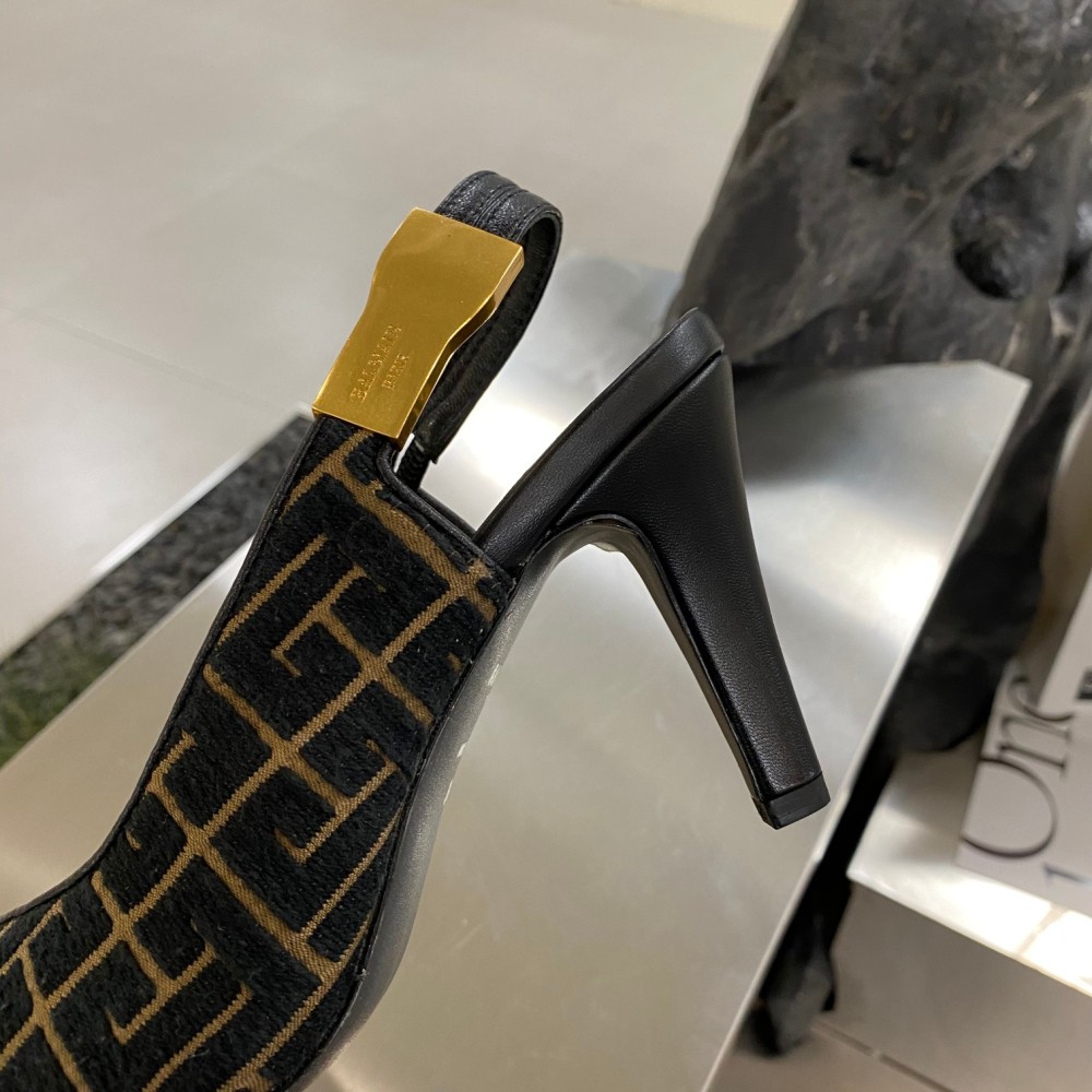 Balmain 𝟐𝟎𝟐2 𝙁𝙒 Sandals