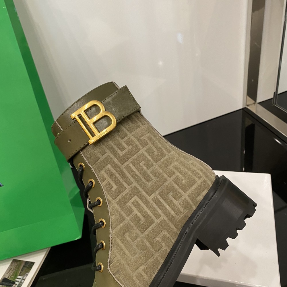 Balmain 𝟐𝟎𝟐2 𝙁𝙒 Martin boots