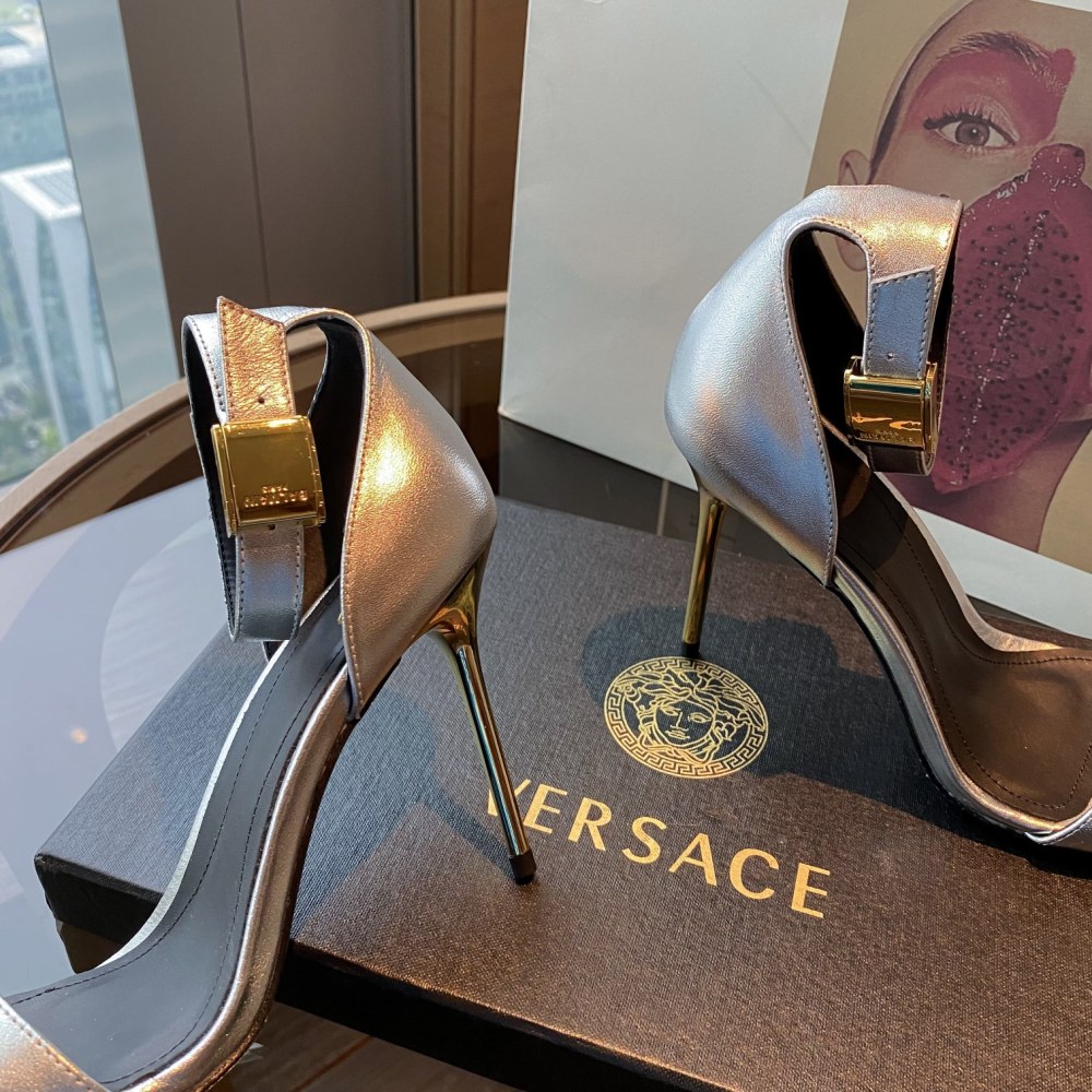 Balmain 𝟐𝟎𝟐2 𝙁𝙒 Sandals