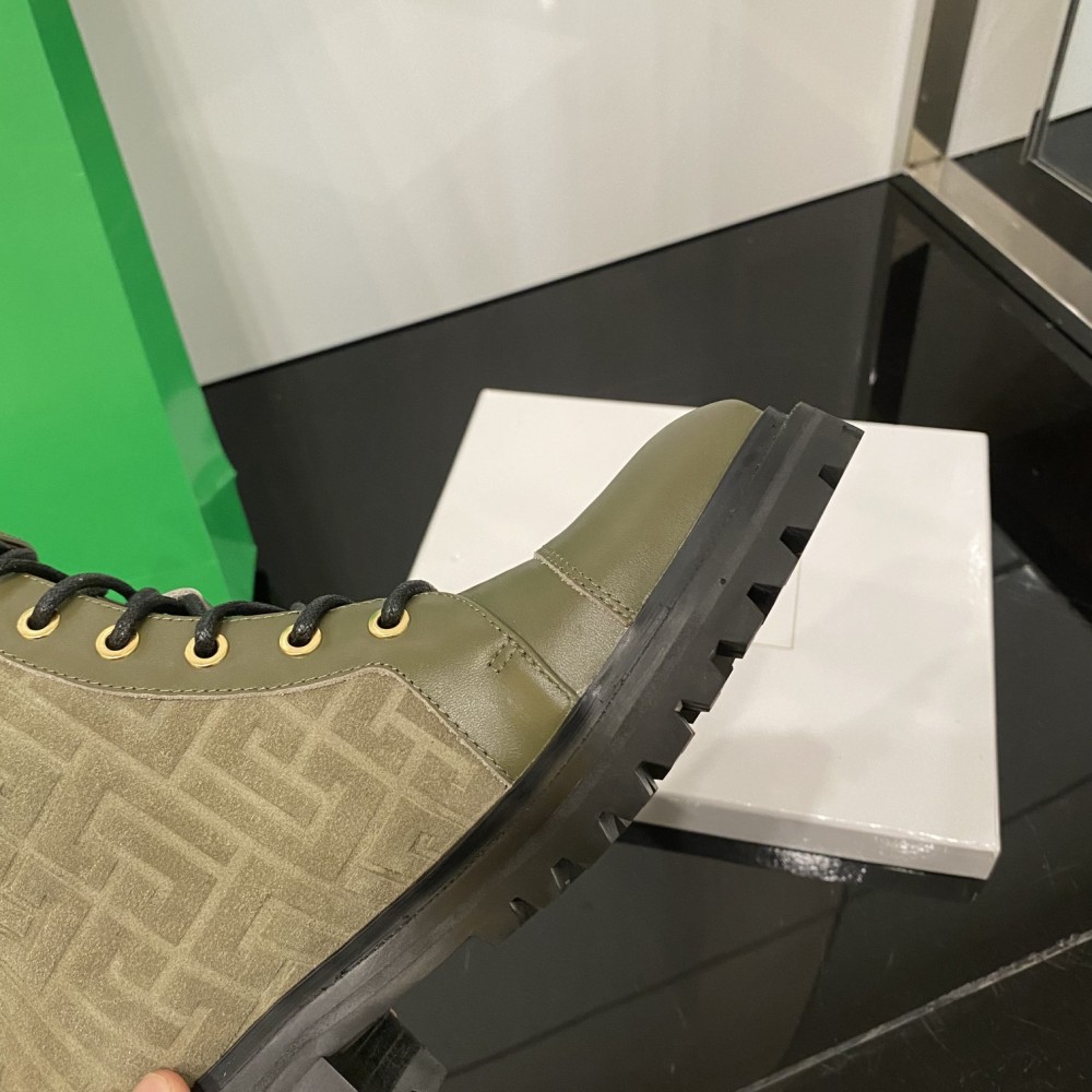 Balmain 𝟐𝟎𝟐2 𝙁𝙒 Martin boots