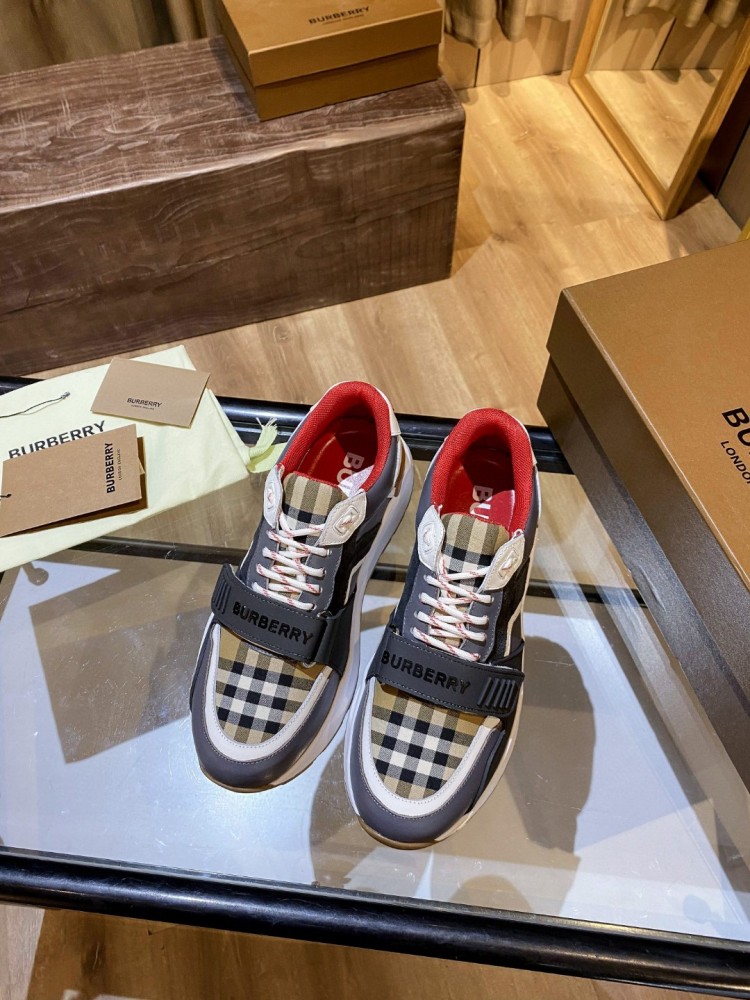 Burberry Men's and Women's Sneakers