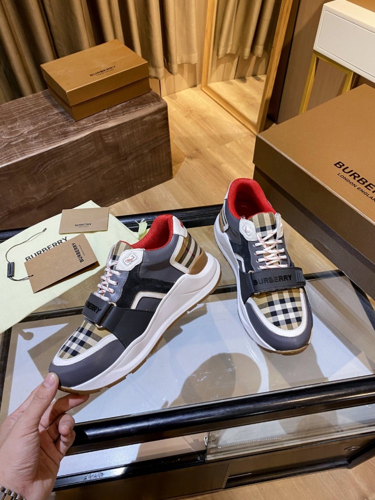 Burberry Men's and Women's Sneakers