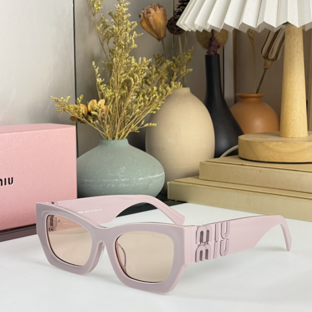 MIUMIU Sunglasses