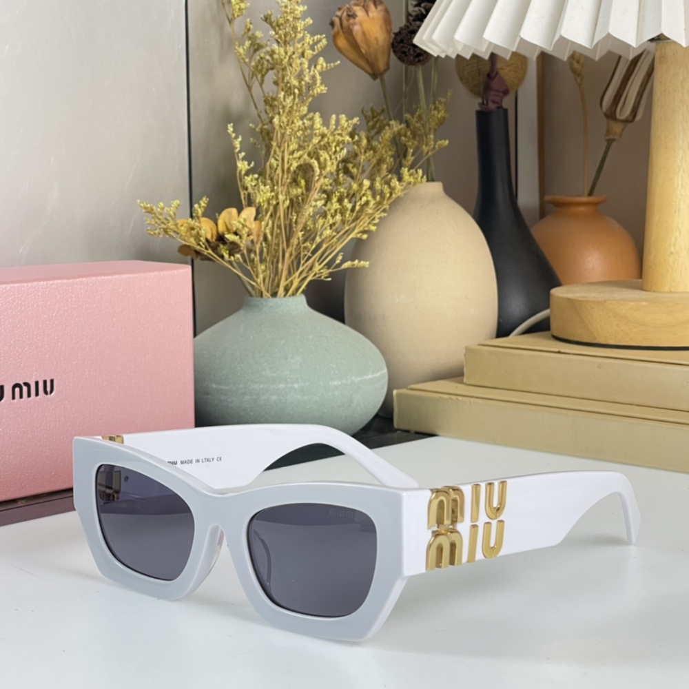 MIUMIU Sunglasses