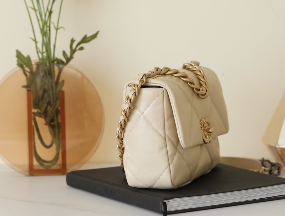 Chanel 19bag Mirror Boutique
