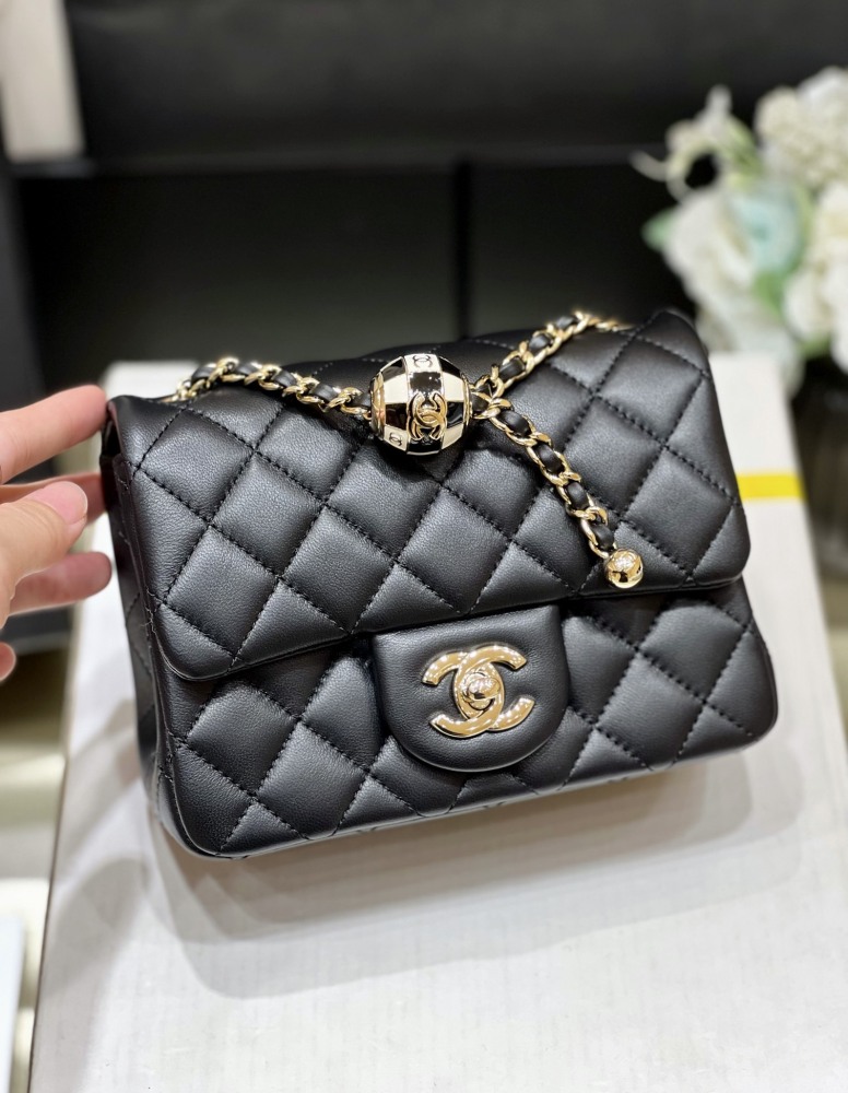 Chanel  23C cf mini 1786 Mirror Boutique