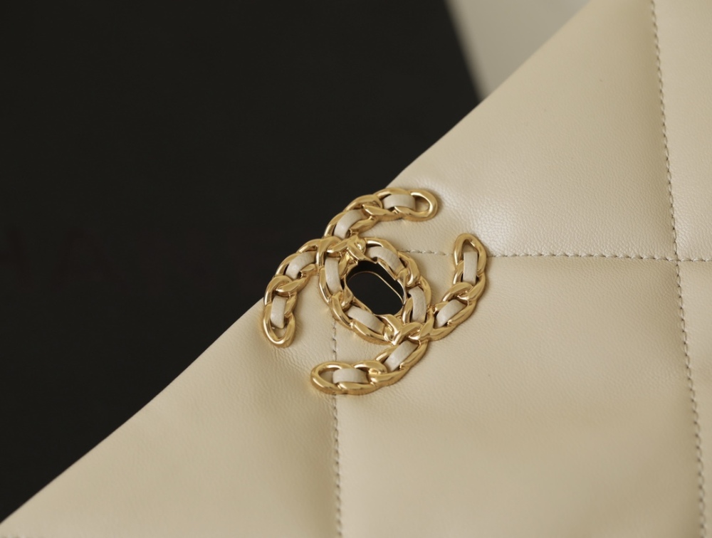 Chanel 19bag Mirror Boutique