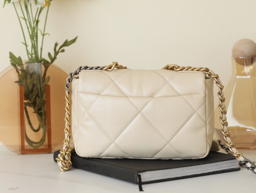 Chanel 19bag Mirror Boutique