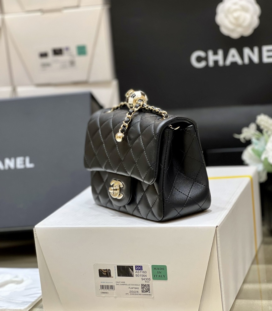Chanel  23C cf mini 1786 Mirror Boutique