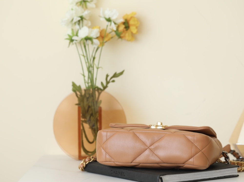 Chanel 19bag Mirror Boutique
