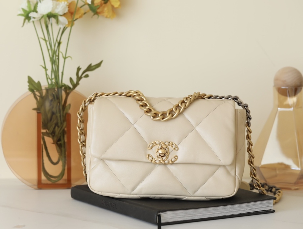 Chanel 19bag Mirror Boutique