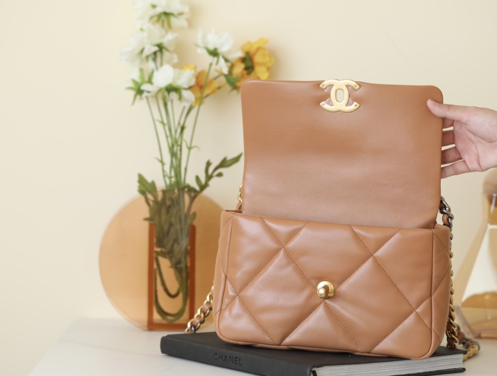 Chanel 19bag Mirror Boutique