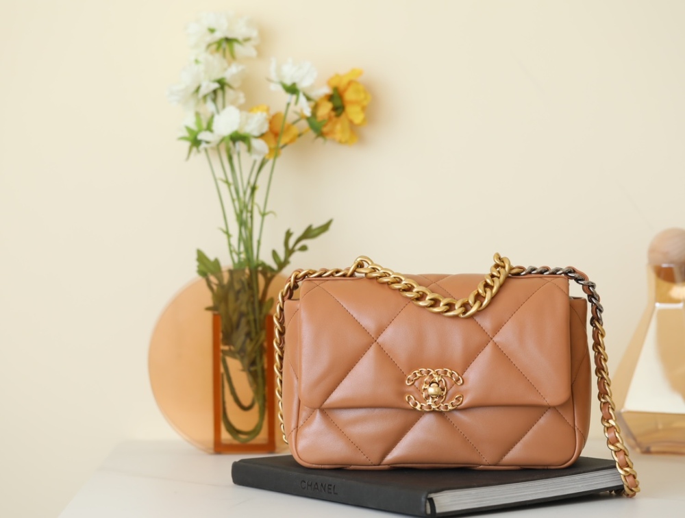 Chanel 19bag Mirror Boutique