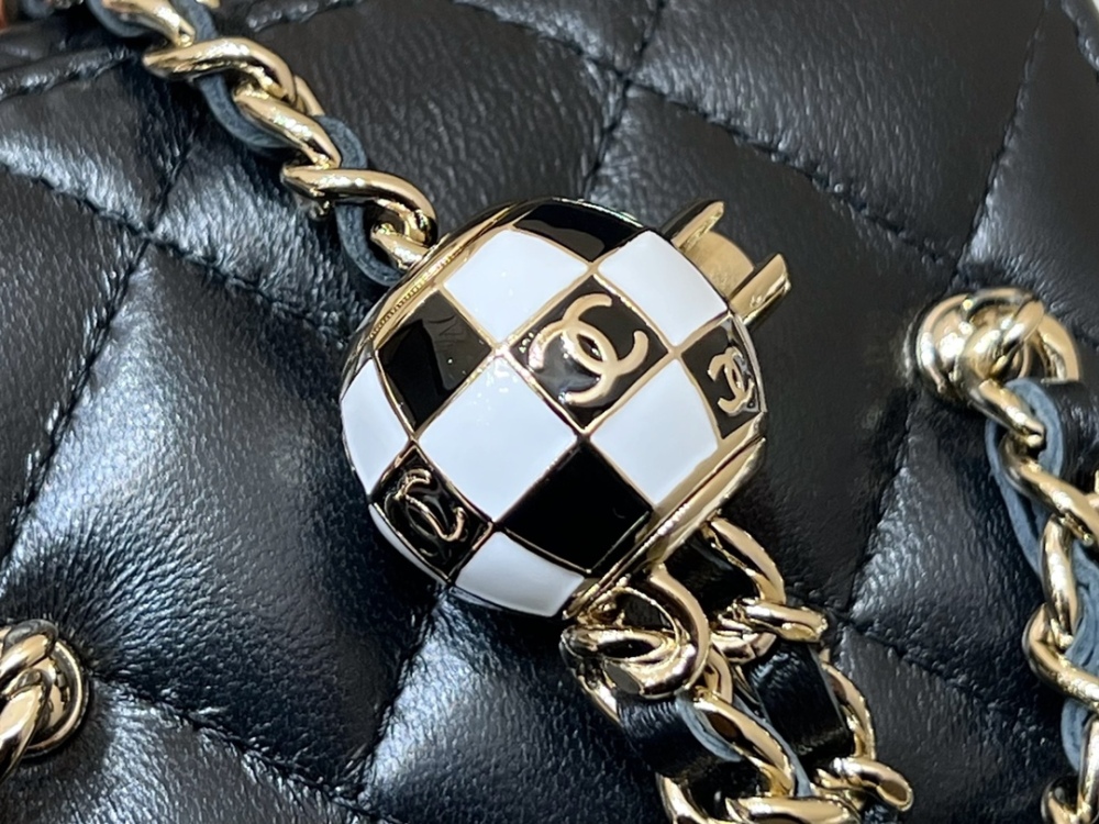 Chanel  23C  box 1447 Mirror Boutique