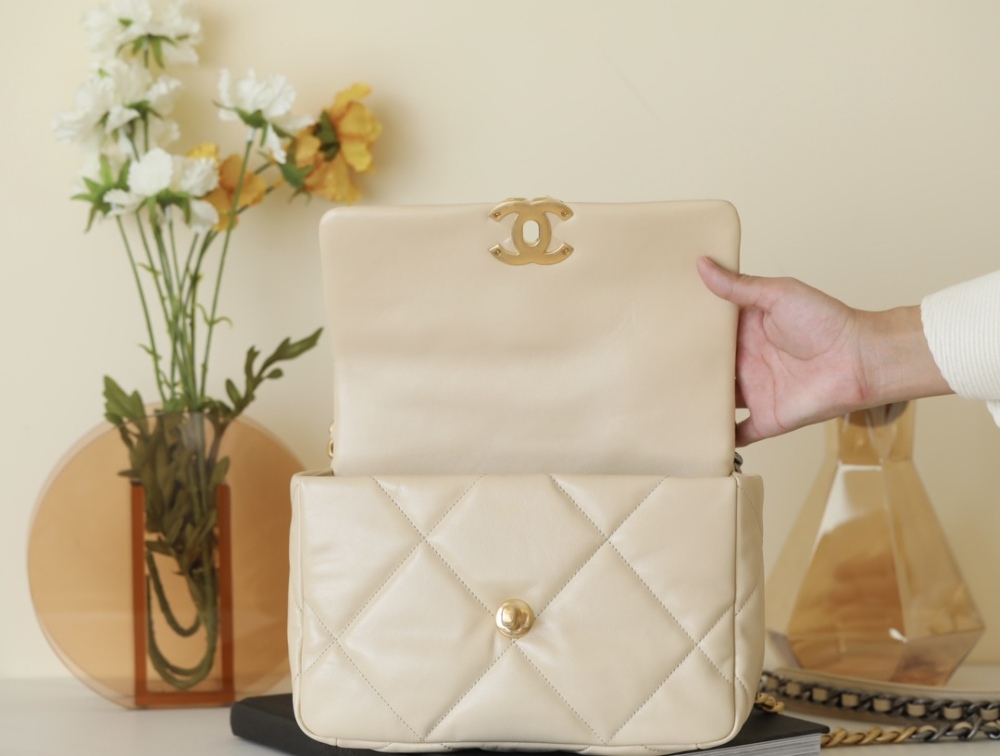 Chanel 19bag Mirror Boutique