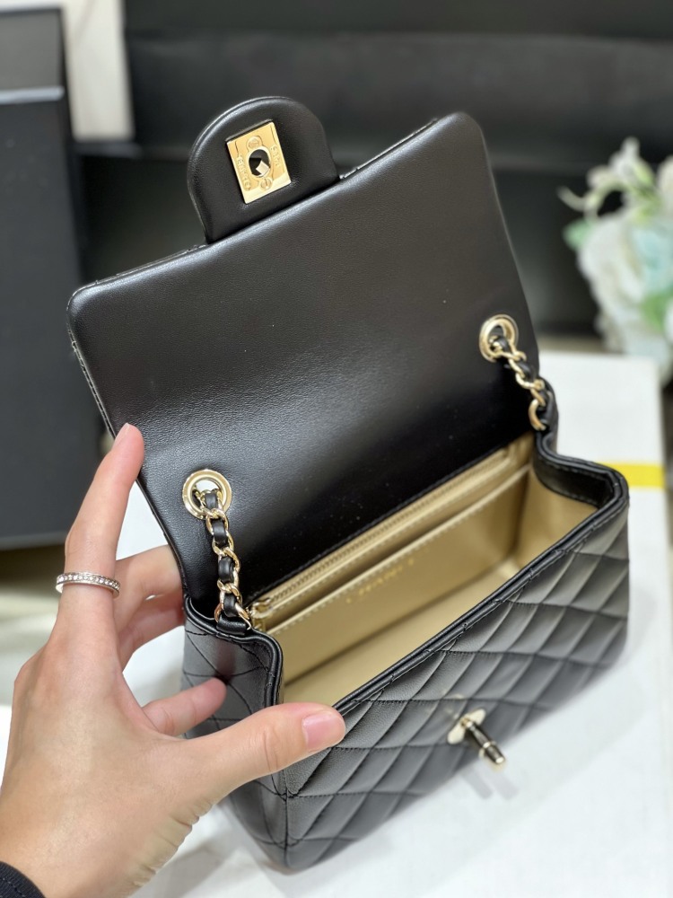 Chanel  23C cf mini 1786 Mirror Boutique