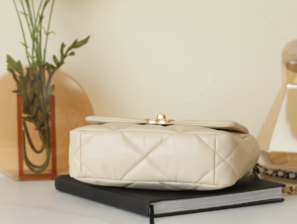 Chanel 19bag Mirror Boutique