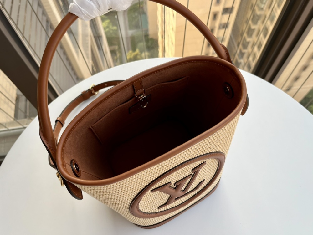 Louis Vuitton M59961 Mirror boutique