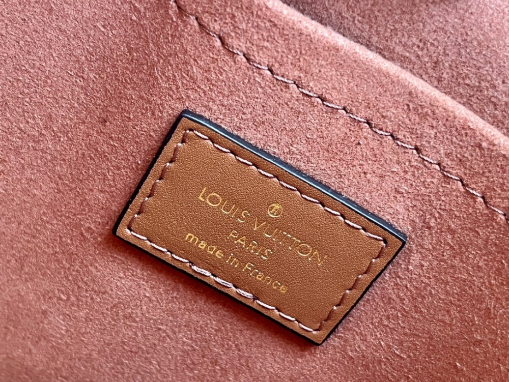 Louis Vuitton M59961 Mirror boutique