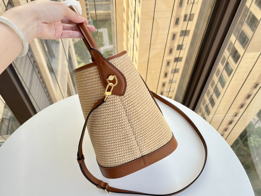 Louis Vuitton M59961 Mirror boutique