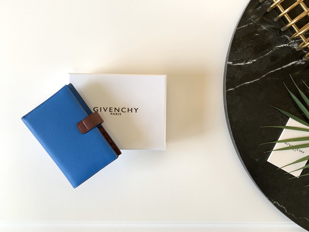 Givenchy 🇫🇷 GV3 wallet HB057 Mirror Boutique