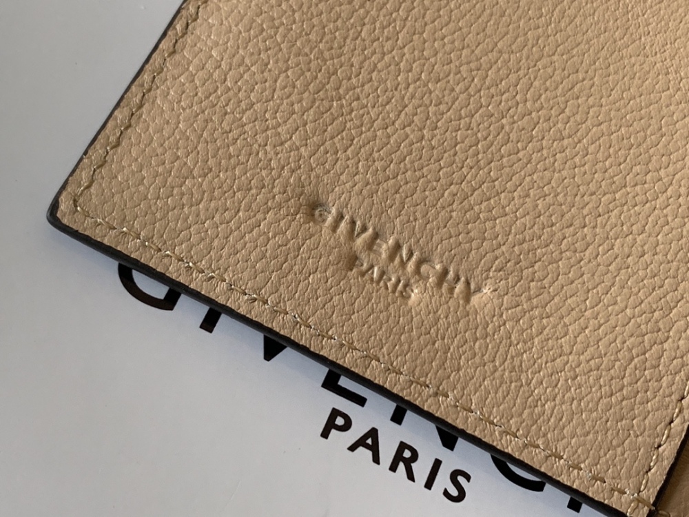 Givenchy 🇫🇷 GV3 wallet HB057 Mirror Boutique