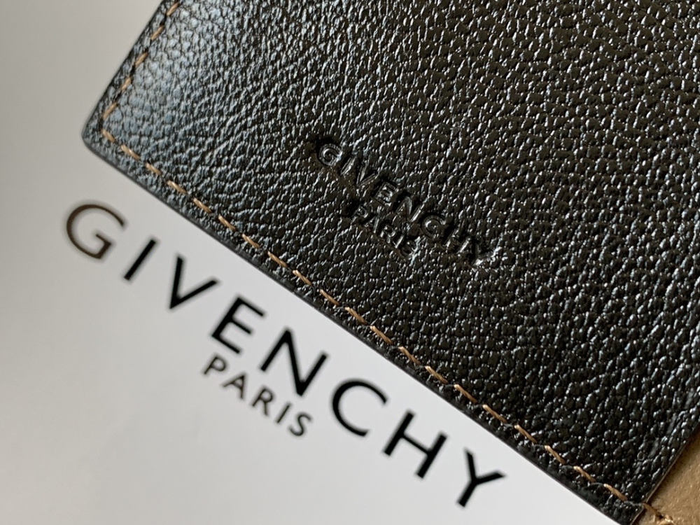 Givenchy 🇫🇷 GV3 wallet HB057 Mirror Boutique