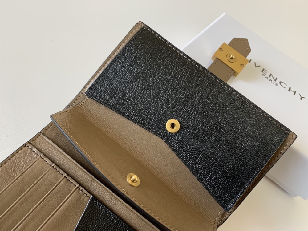 Givenchy 🇫🇷 GV3 wallet HB057 Mirror Boutique