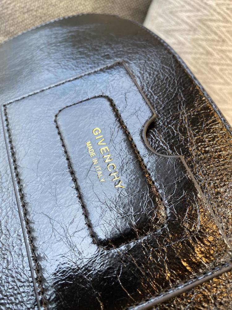 Givenchy 🇫🇷 GV3 ID Bag 9405 Mirror Boutique