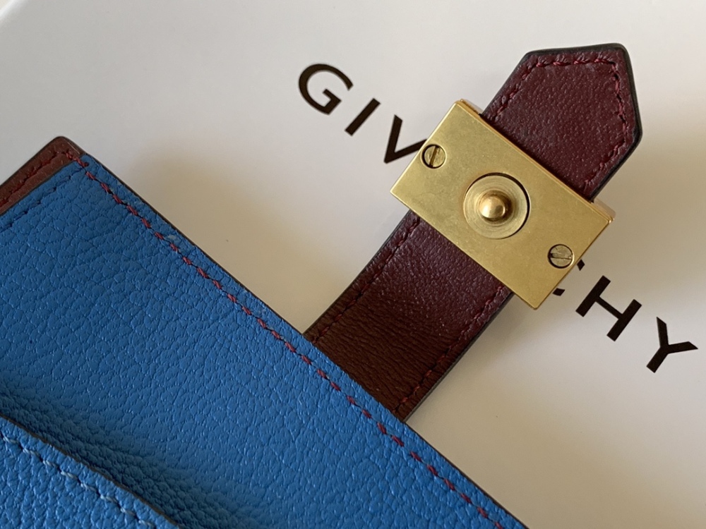 Givenchy 🇫🇷 GV3 wallet HB057 Mirror Boutique