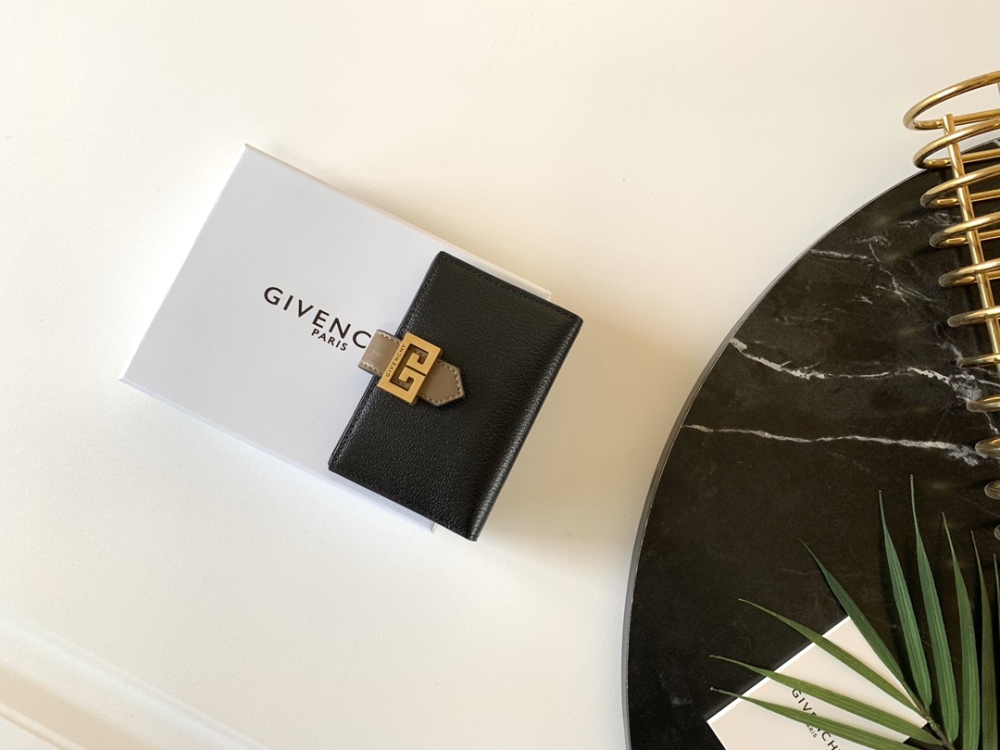 Givenchy 🇫🇷 GV3 wallet HB057 Mirror Boutique