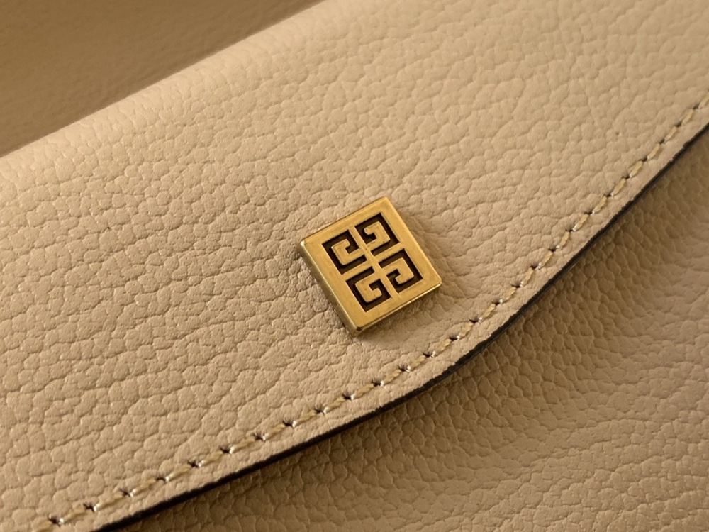 Givenchy 🇫🇷 GV3 wallet HB057 Mirror Boutique
