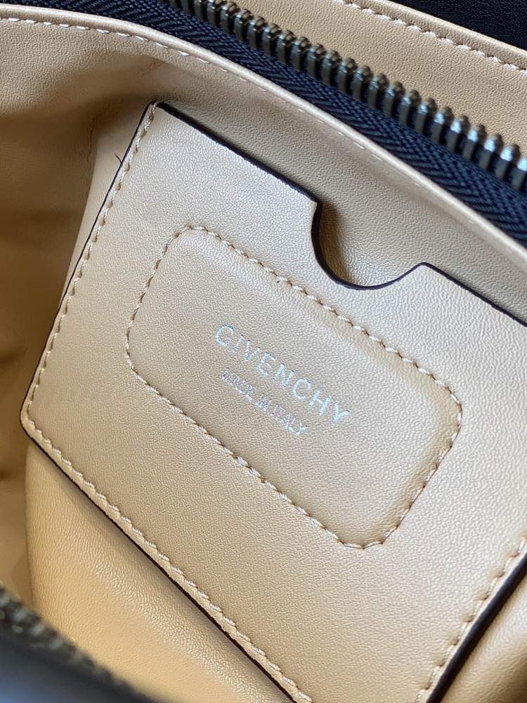 Givenchy 🇫🇷 GV3 0201 Mirror Boutique