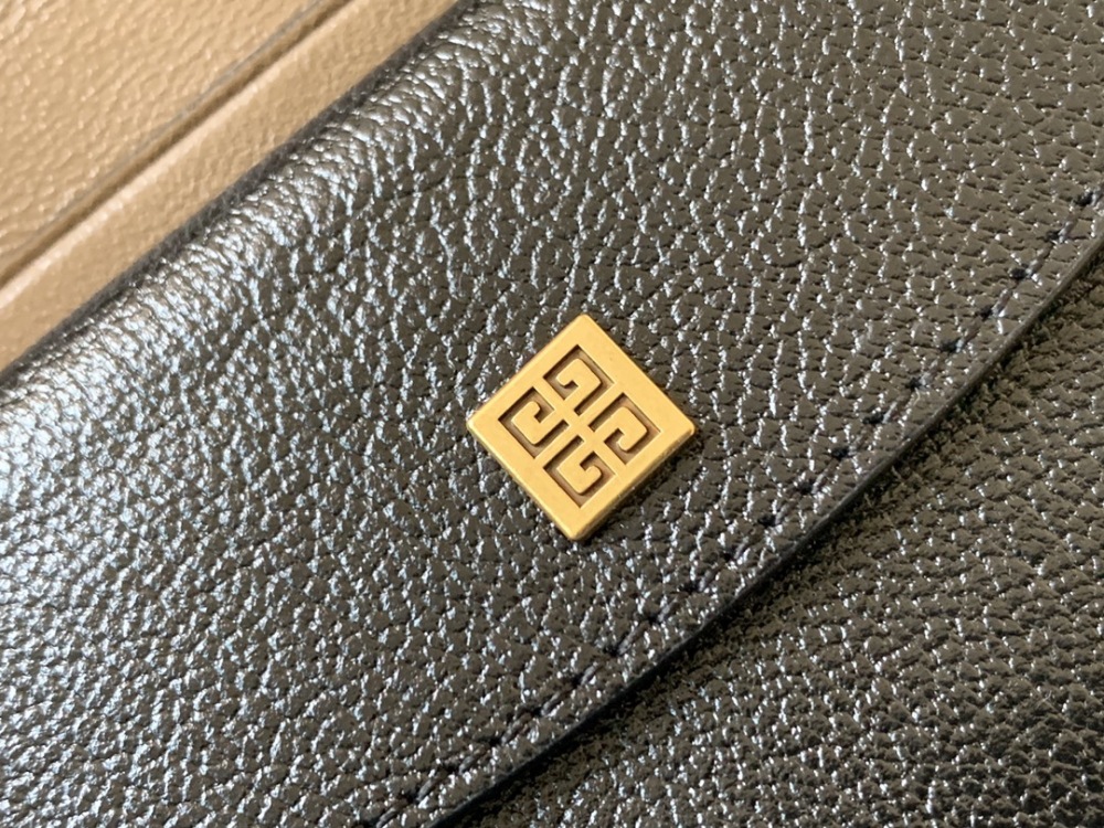 Givenchy 🇫🇷 GV3 wallet HB057 Mirror Boutique