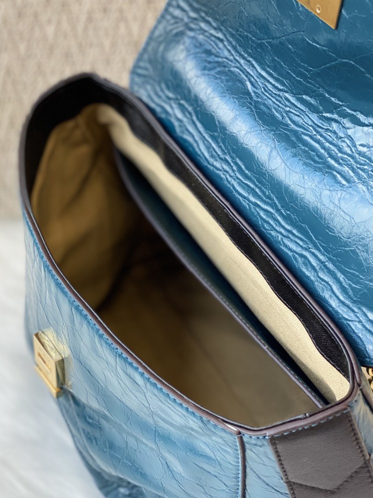 Givenchy 🇫🇷 GV3 ID Bag 9405 Mirror Boutique