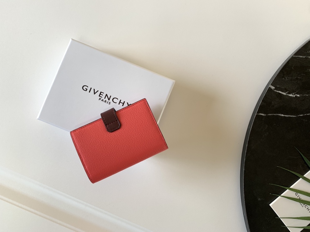 Givenchy 🇫🇷 GV3 wallet HB057 Mirror Boutique