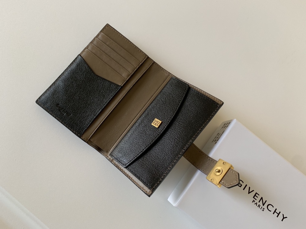 Givenchy 🇫🇷 GV3 wallet HB057 Mirror Boutique